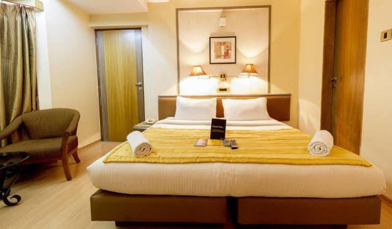 Hotel Gandharva Shivajinagar Pune Bagian luar foto